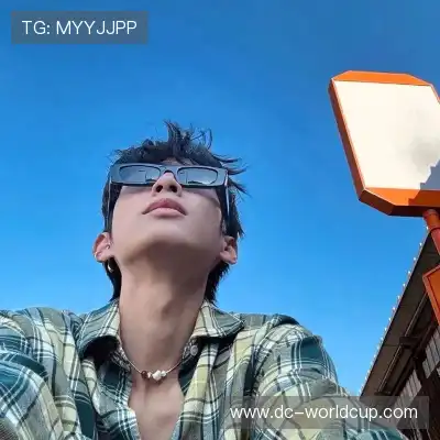 邹朵千